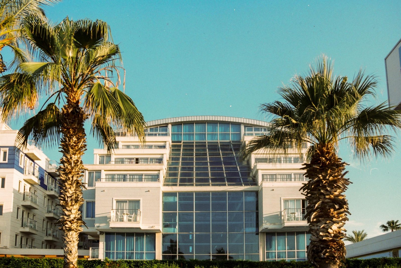 Luxury boutique board retreat in a historic Antalya hall with 2026 event technology.